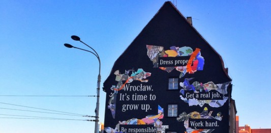 Wrocław’ it’s time to grow up – kontrowersyjny mural w centrum Wrocławia