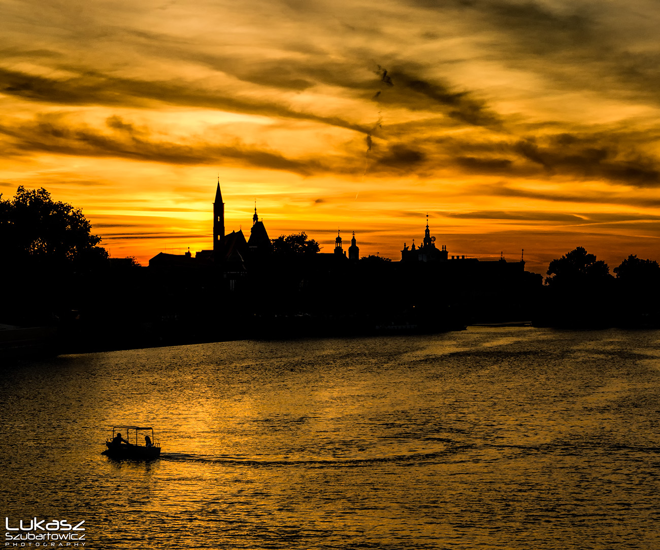 Zachód słońca nad Wrocławiem, widziany z Mostu Pokoju