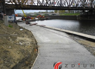 W sierpniu pojedziemy nową ścieżką rowerową pod mostami Warszawskimi