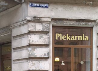 Pan Andrzej prowadzi piekarnię od 1974r. Przez pandemię mógł zamknąć biznes, ale mieszkańcy ruszyli z pomocą