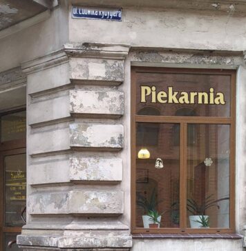 Pan Andrzej prowadzi piekarnię od 1974r. Przez pandemię mógł zamknąć biznes, ale mieszkańcy ruszyli z pomocą