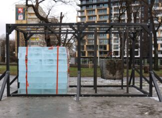 Przy Muzeum Współczesnym stanęła monumentalna konstrukcja. To Maszyna Czasu