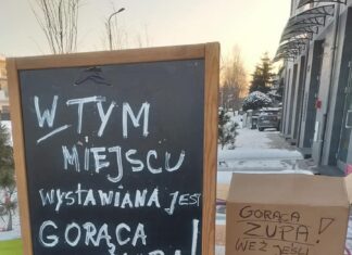 Właścicielka Baru Jedzonko wystawia codziennie darmową gorącą zupę dla bezdomnych