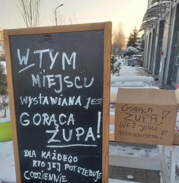Właścicielka Baru Jedzonko wystawia codziennie darmową gorącą zupę dla bezdomnych