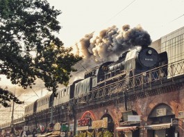 Autobus, tramwaj, samochód, a może… – o nietypowych środkach transportu we Wrocławiu