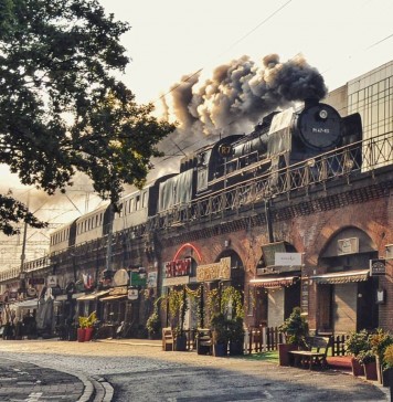 Autobus, tramwaj, samochód, a może… – o nietypowych środkach transportu we Wrocławiu