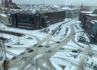 Paraliż komunikacyjny we Wrocławiu! Nieprzejezdne drogi, tramwaje jeżdżą objazdami