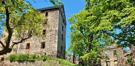 Dolny Śląsk: Zamek Świny – skąd tak naprawdę wzięło się powiedzenie ,,Pijany jak Świnia”