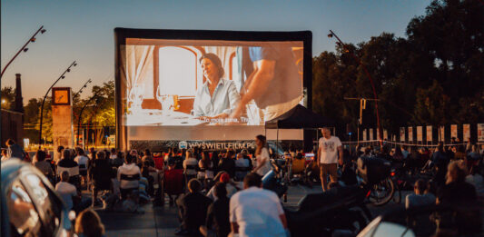 Wystartowało plenerowe Kino Letnie w Centrum Historii Zajezdnia