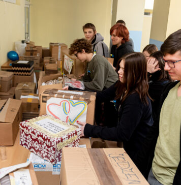 Wrocław: Dary dla Ukrainy – rozpoczęła się zbiórka w szkołach i przedszkolach. Nie przynoście ubrań!