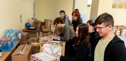 Wrocław: Dary dla Ukrainy – rozpoczęła się zbiórka w szkołach i przedszkolach. Nie przynoście ubrań!