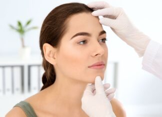 Najczęstsze problemy dermatologiczne jesienią i zimą. Jak sobie z nimi poradzić?