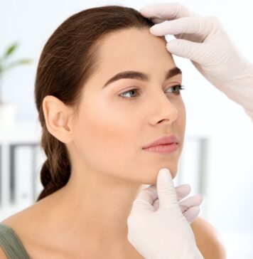 Najczęstsze problemy dermatologiczne jesienią i zimą. Jak sobie z nimi poradzić?