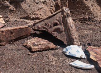 Podczas remontu podwórka przy pl. Nankiera odnaleziono XVI wieczne misy i talerze!