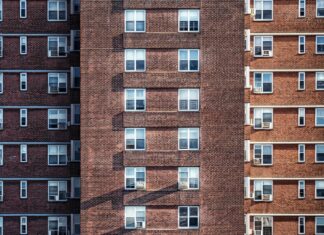 Rola świadectwa energetycznego w inwestycjach deweloperskich – czy deweloperzy dbają o wysoką klasę energetyczną?