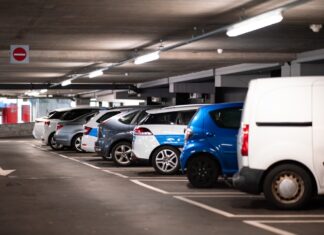 Szkoda parkingowa – jak należy się zachować?