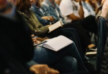 Jak zorganizować konferencję we Wrocławiu? Praktyczny plan od wyboru miejsca po obsługę uczestników