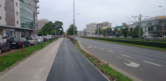 Nowa droga rowerowa na al. Hallera już prawie gotowa