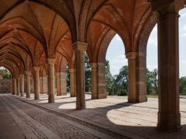 Tajemnicze miejsca na Dolnym Śląsku, które musisz odwiedzić! Na zdjęciu Pałac Marianny Orańskiej w Kamieńcu Ząbkowickim