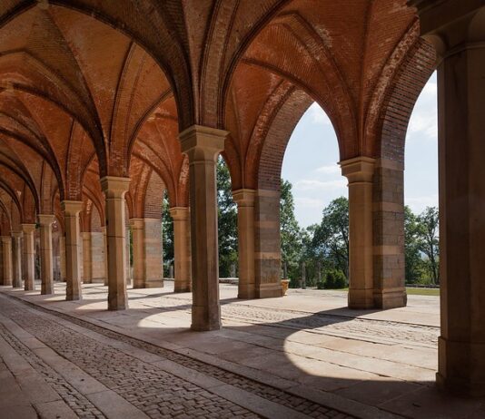 Tajemnicze miejsca na Dolnym Śląsku, które musisz odwiedzić! Na zdjęciu Pałac Marianny Orańskiej w Kamieńcu Ząbkowickim