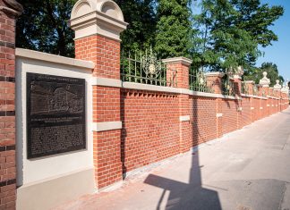 Odnowiono zabytkowy mur wrocławskiego ZOO