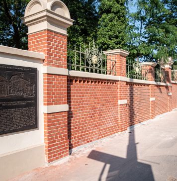 Odnowiono zabytkowy mur wrocławskiego ZOO