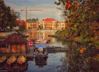 Kajakiem po Odrze? Czemu nie! Sprawdź, gdzie wypożczysz kajak we Wrocławiu Na zdjęciu jedna z przystani we Wrocławiu /Tomasz Zacharow