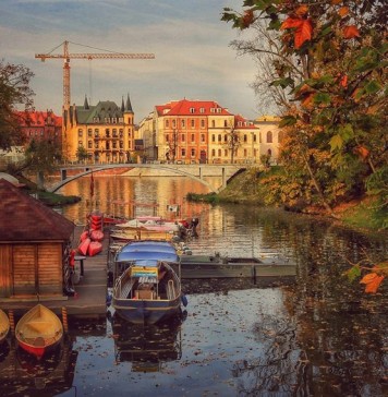 Kajakiem po Odrze? Czemu nie! Sprawdź, gdzie wypożczysz kajak we Wrocławiu Na zdjęciu jedna z przystani we Wrocławiu /Tomasz Zacharow