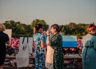 Malowanie przy winie we Wrocławiu. Pij, jedz i maluj! To wydarzenie przyciąga setki osób