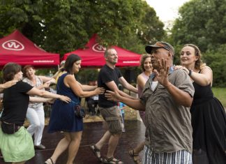 Wielka osiedlowa potańcówka w parku – taneczny finał Dnia Trójkąta!