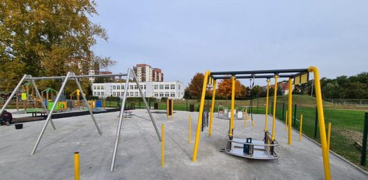 Na Kozanowie powstał plac zabaw dla dzieci z niepełnosprawnościami