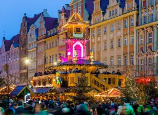 Ruszył montaż Jarmarku Bożonarodzeniowego 2021 we Wrocławiu. Kiedy start?