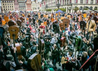 Krasnoludki z gitarą opanują Wrocław! Niedzielny happening na placu Solnym