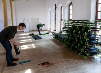 Wrocław: Na Dworcu Głównym PKP i w Galerii BWA powstała poczekalnia dla uchodźców. Noclegi i przestrzeń dla matek z dziećmi