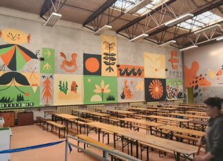 Wrocławianie wraz z pracownikami ZZK przystosowali dawne LO V na Grochowej pod noclegi dla osób z Ukrainy