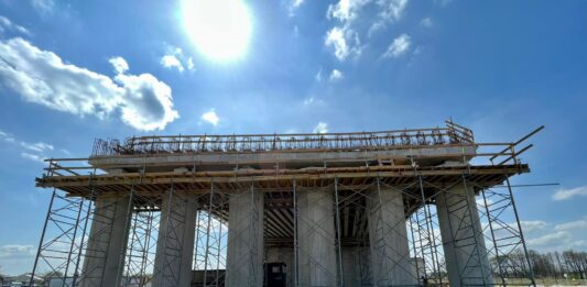 Wiadukt na obwodnicy Leśnicy wygląda jak starożytna budowla!