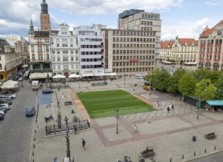 Wrocław: Boisko do piłki nożnej na Placu Solnym?