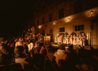 Opera na Święta! Wspólne kolędowanie w kameralnym świątecznym miasteczku na Świdnickiej