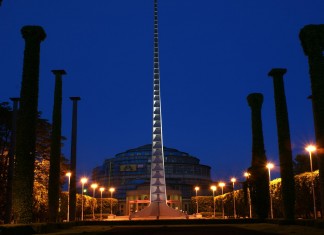 Alpiniści zawieszą biało-czerwoną flagę na Iglicy