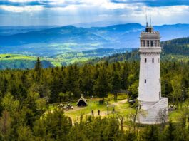 Dolny Śląsk na wakacje: Wieża Widokowa na Wielkiej Sowie już otwarta!