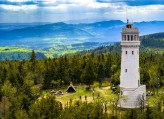 Dolny Śląsk na wakacje: Wieża Widokowa na Wielkiej Sowie już otwarta!