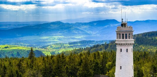 Dolny Śląsk na wakacje: Wieża Widokowa na Wielkiej Sowie już otwarta!