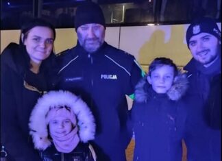 Policjanci z Wrocławia pomogli czwórce rodzeństwa z Ukrainy, które przyjechało same do Polski