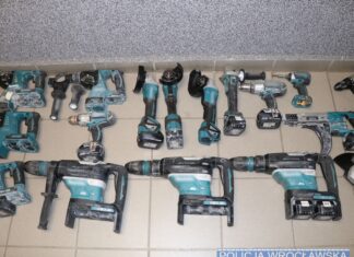 Wrocław: Złodzieje złapani na gorącym uczynku. Policjanci zabezpieczyli kilkadziesiąt narzędzi służących im do włamań