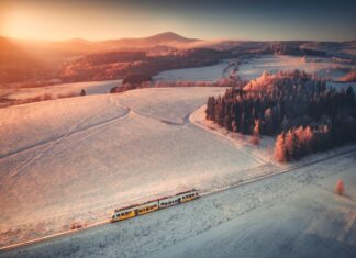 Gdzie pojechać na ferie zimowe pociągiem na Dolnym Śląsku?