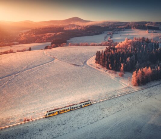 Gdzie pojechać na ferie zimowe pociągiem na Dolnym Śląsku?