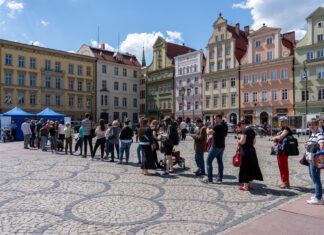 Mobilne Centrum Zdrowia stanęło na placu Solnym. Zbadaj się za darmo!