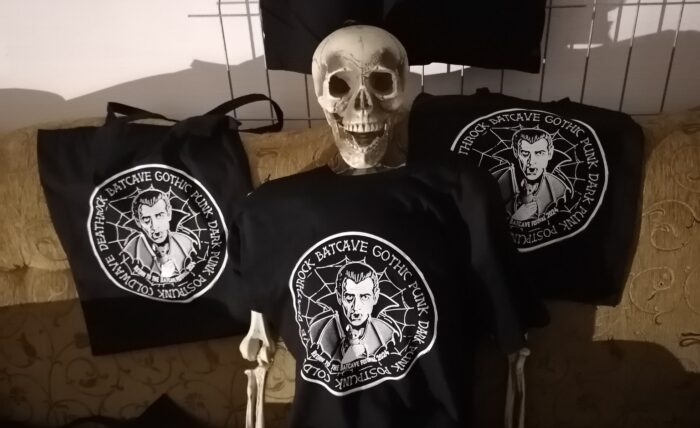 Na zdjęciu szkielet w koszulce z logiem festiwalu /Facebook - Return To The Batcave