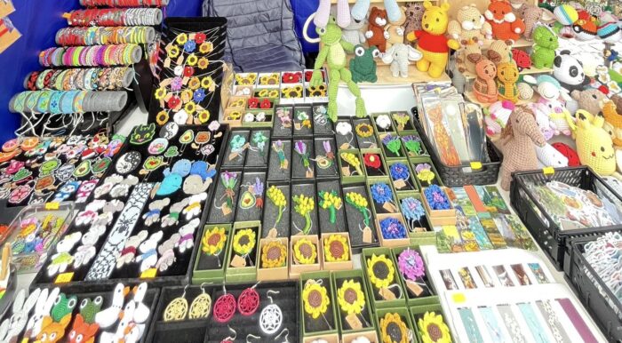 Na zdjęciu wystawa przedmiotów podczas targów /Facebook - Targi Artishop