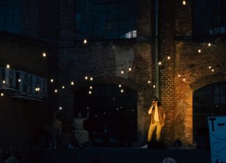 Sobotnia potańcówka w Dawnej Pralni – Dialog w Plenerze Na zdjęciu scena Teatru Dialogu /Facebook - Teatr Dialogu